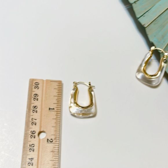 #72 Anthro Crystal earrings in gold tone hardware and clear crystal - Picture 3 of 6